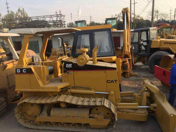 Mini CAT Bulldozer D3c D3 D3k D3m D4h D4m D4k D5h D5g D5k D5m Used Bulldozer with Ripper for Sale - Buldôzer: foto 2 Mini CAT Bulldozer D3c D3 D3k D3m D4h D4m D4k D5h D5g D5k D5m Used Bulldozer with Ripper for Sale - Buldôzer: foto 2