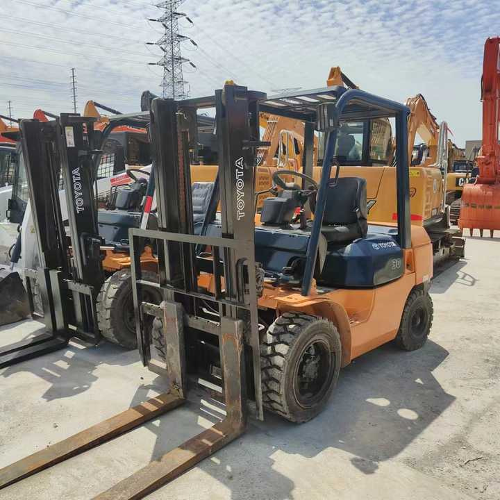 Secod Hand Japanese Brand Toyota 30 Forklift Mini 3 Ton Forklift with Good Performance and Less Working Time for Sale - Empilhadeira: foto 4 Secod Hand Japanese Brand Toyota 30 Forklift Mini 3 Ton Forklift with Good Performance and Less Working Time for Sale - Empilhadeira: foto 4