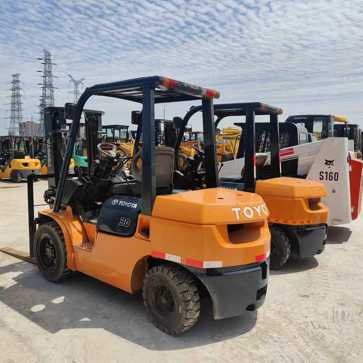 Secod Hand Japanese Brand Toyota 30 Forklift Mini 3 Ton Forklift with Good Performance and Less Working Time for Sale - Empilhadeira: foto 1 Secod Hand Japanese Brand Toyota 30 Forklift Mini 3 Ton Forklift with Good Performance and Less Working Time for Sale - Empilhadeira: foto 1