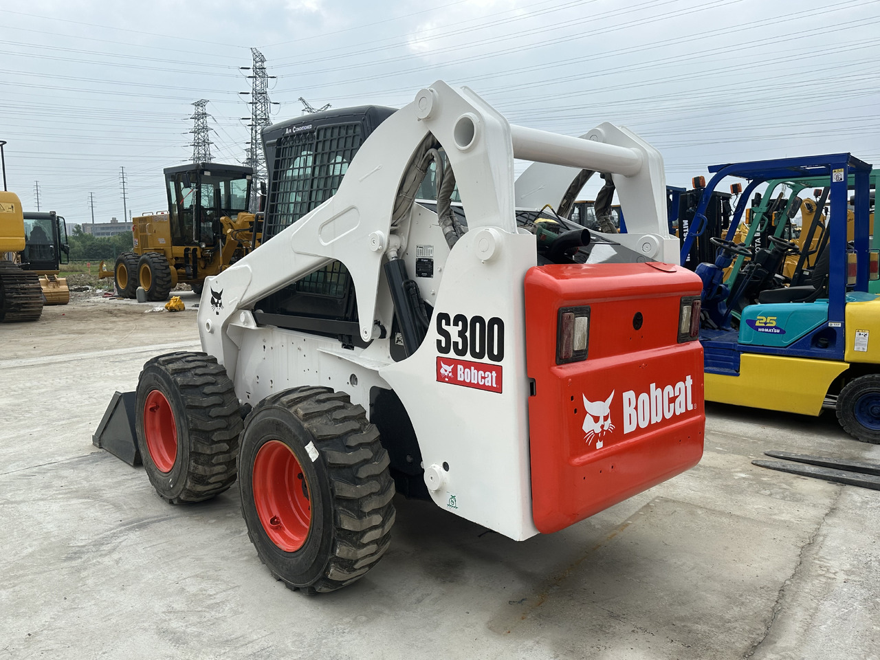 Second hand Hot sale skid-steers Bobcat S300 - Mini carregadeira: foto 2 Second hand Hot sale skid-steers Bobcat S300 - Mini carregadeira: foto 2