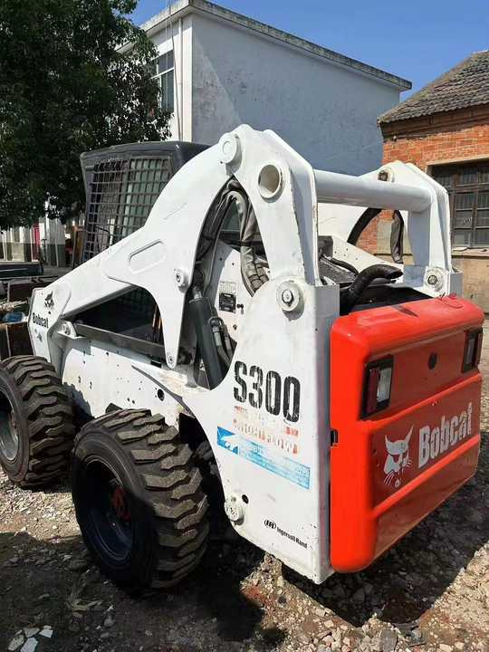 Used Bob Cat Bob Cat S300 Used Skid Steer Wheel Loader Multifunctional Track Loaders Bobcat - Carregadeira de rodas: foto 4 Used Bob Cat Bob Cat S300 Used Skid Steer Wheel Loader Multifunctional Track Loaders Bobcat - Carregadeira de rodas: foto 4