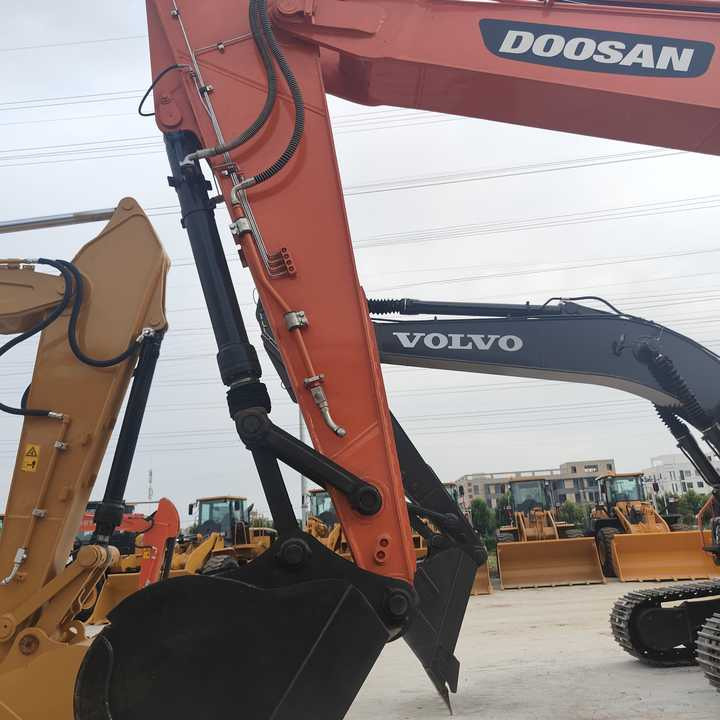 Used Digger DOOSAN DX300 Construction MachineryConstruction Digger Used DOOSAN DX300 Cheap Excavator - Escavadora de rastos: foto 5 Used Digger DOOSAN DX300 Construction MachineryConstruction Digger Used DOOSAN DX300 Cheap Excavator - Escavadora de rastos: foto 5