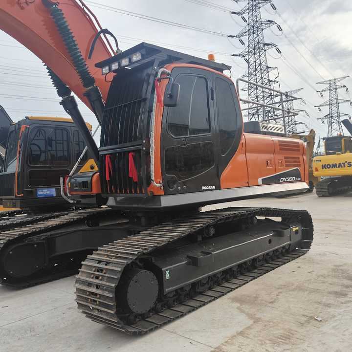 Used Digger DOOSAN DX300 Construction MachineryConstruction Digger Used DOOSAN DX300 Cheap Excavator - Escavadora de rastos: foto 4 Used Digger DOOSAN DX300 Construction MachineryConstruction Digger Used DOOSAN DX300 Cheap Excavator - Escavadora de rastos: foto 4