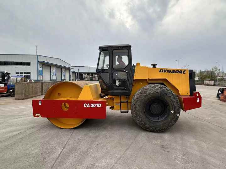 Used Dynapac CA301 Vibratory Roller with Less Working Time and Superior Performance Used Dynapac 251d/301D Roller for Sale - Compactador de asfalto: foto 2 Used Dynapac CA301 Vibratory Roller with Less Working Time and Superior Performance Used Dynapac 251d/301D Roller for Sale - Compactador de asfalto: foto 2