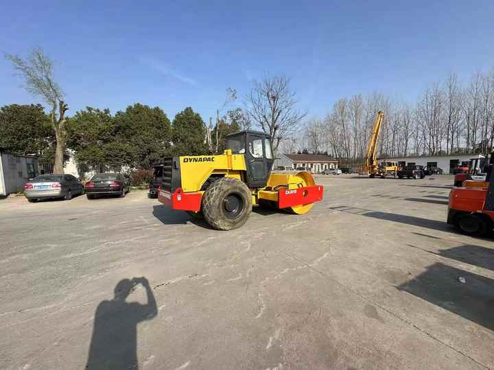 Used Dynapac CA301 Vibratory Roller with Less Working Time and Superior Performance Used Dynapac 251d/301D Roller for Sale - Compactador de asfalto: foto 5 Used Dynapac CA301 Vibratory Roller with Less Working Time and Superior Performance Used Dynapac 251d/301D Roller for Sale - Compactador de asfalto: foto 5