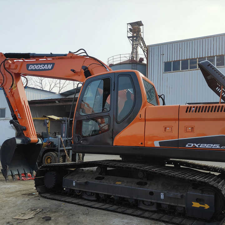 Used Excavator Doosan DX225LC-9 Excavators Mini Equipment Earth Moving Machinery Doosan Digger Excavator for Sale - Escavadora de rastos: foto 3 Used Excavator Doosan DX225LC-9 Excavators Mini Equipment Earth Moving Machinery Doosan Digger Excavator for Sale - Escavadora de rastos: foto 3