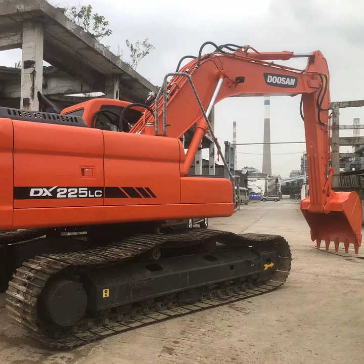 Used Excavator Doosan DX225LC Excavators Mini Equipment Earth Moving Machinery Doosan Digger Excavator for Sale - Escavadora de rastos: foto 1 Used Excavator Doosan DX225LC Excavators Mini Equipment Earth Moving Machinery Doosan Digger Excavator for Sale - Escavadora de rastos: foto 1