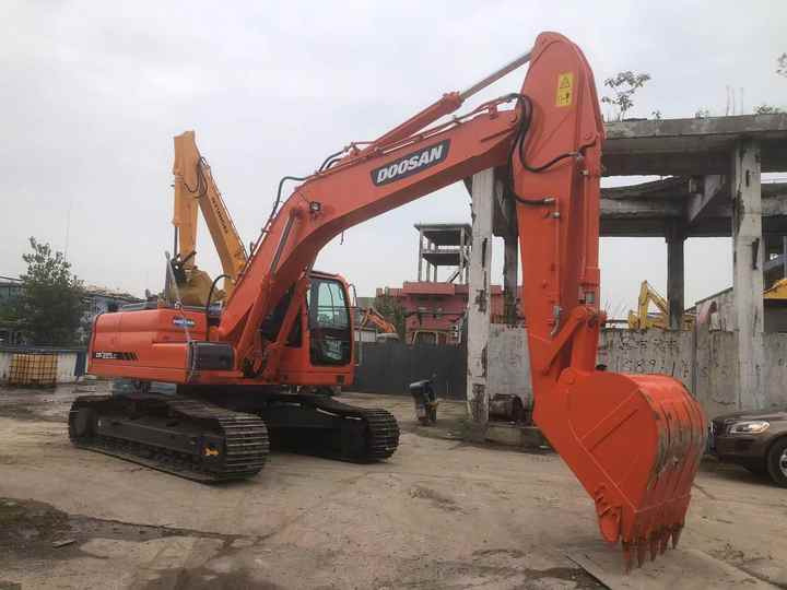 Used Excavator Doosan DX225LC Excavators Mini Equipment Earth Moving Machinery Doosan Digger Excavator for Sale - Escavadora de rastos: foto 4 Used Excavator Doosan DX225LC Excavators Mini Equipment Earth Moving Machinery Doosan Digger Excavator for Sale - Escavadora de rastos: foto 4