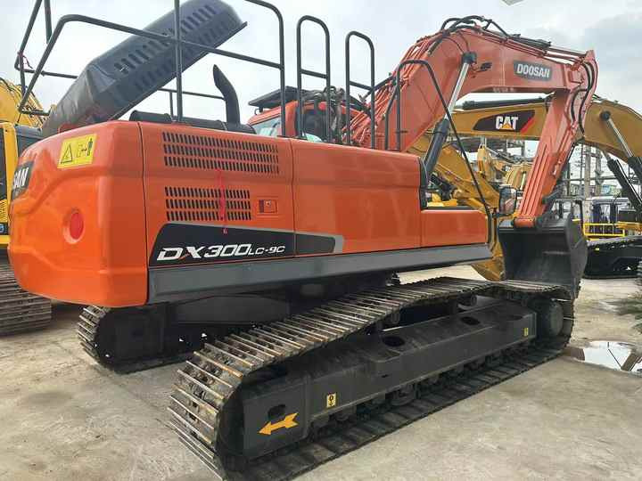 Used Excavator Doosan DX300 Excavators Mini Equipment Earth Moving Machinery Doosan Digger Excavator for Sale - Escavadora de rastos: foto 4 Used Excavator Doosan DX300 Excavators Mini Equipment Earth Moving Machinery Doosan Digger Excavator for Sale - Escavadora de rastos: foto 4