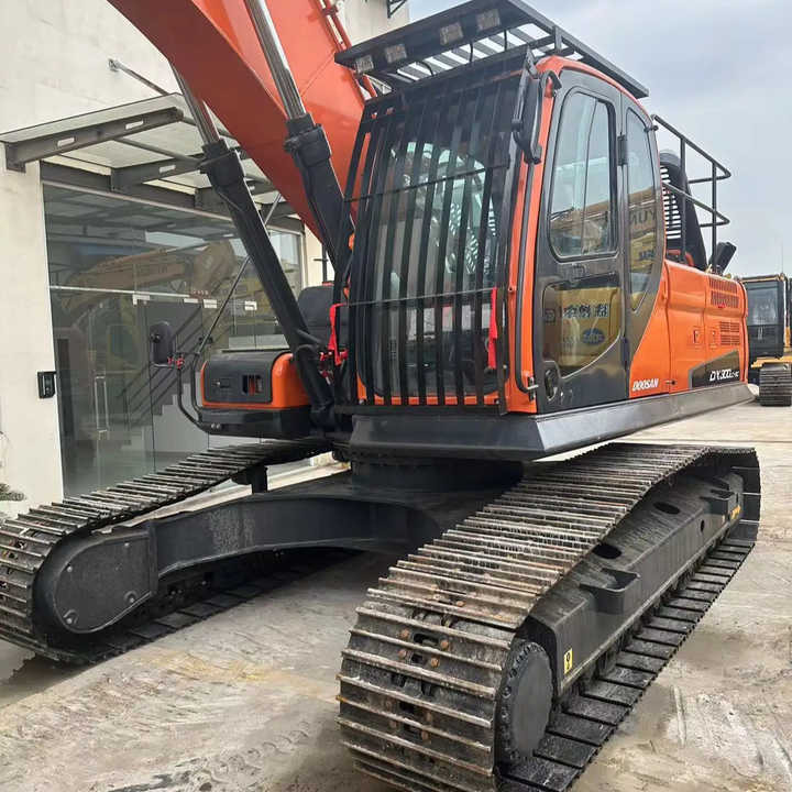 Used Excavator Doosan DX300 Excavators Mini Equipment Earth Moving Machinery Doosan Digger Excavator for Sale - Escavadora de rastos: foto 1 Used Excavator Doosan DX300 Excavators Mini Equipment Earth Moving Machinery Doosan Digger Excavator for Sale - Escavadora de rastos: foto 1