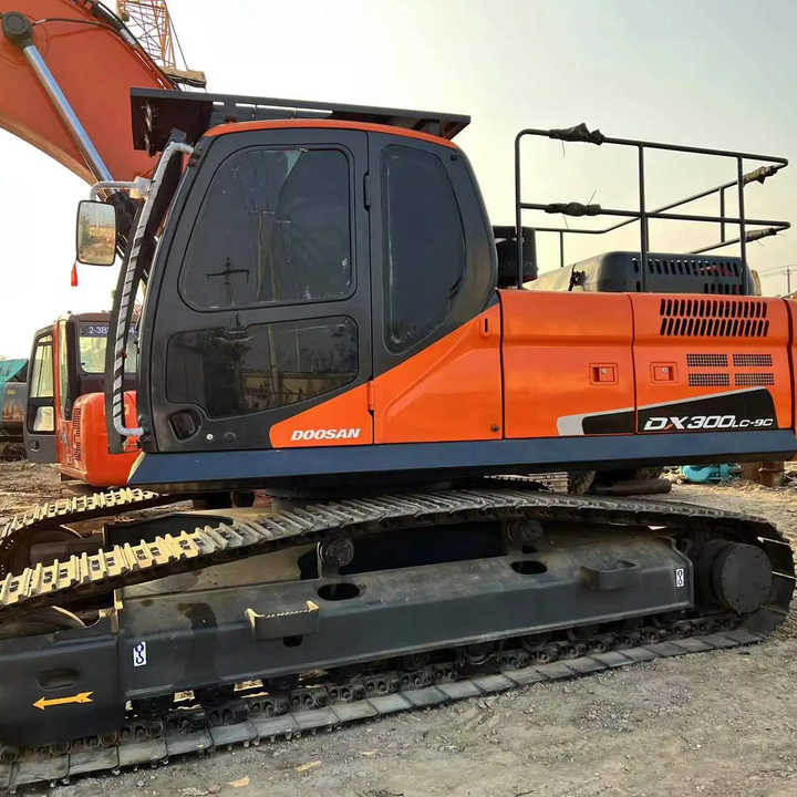 Used Excavator Doosan DX300 Excavators Mini Equipment Moving Machinery Doosan Digger Excavator for Sale - Escavadora de rastos: foto 3 Used Excavator Doosan DX300 Excavators Mini Equipment Moving Machinery Doosan Digger Excavator for Sale - Escavadora de rastos: foto 3