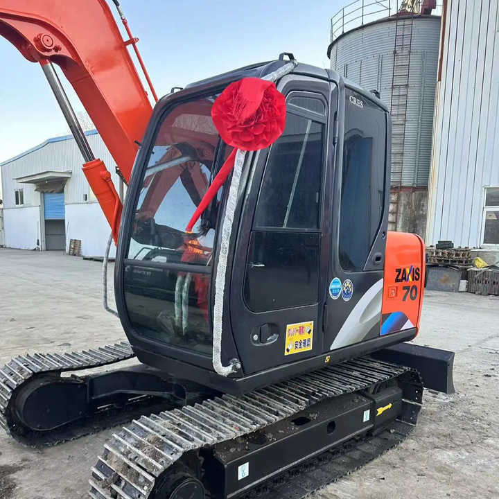Used Hitachi Excavator ZX70 Japan Import Second Hand Small Crawler ZX70 Excavator for Sale - Escavadora de rastos: foto 1 Used Hitachi Excavator ZX70 Japan Import Second Hand Small Crawler ZX70 Excavator for Sale - Escavadora de rastos: foto 1