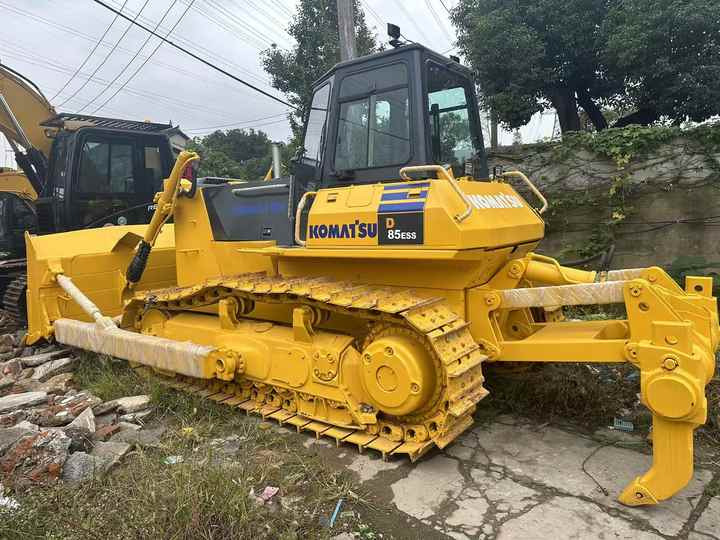 Used Japan Komatsu D85ESS Dozer with Ripper Komatsu D85 Crawler Bulldozer with Excellent Performance Low Price for Sale - Buldôzer: foto 3 Used Japan Komatsu D85ESS Dozer with Ripper Komatsu D85 Crawler Bulldozer with Excellent Performance Low Price for Sale - Buldôzer: foto 3