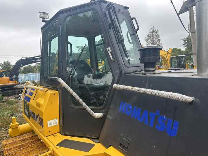 Used Japan Komatsu D85ESS Dozer with Ripper Komatsu D85 Crawler Bulldozer with Excellent Performance Low Price for Sale - Buldôzer: foto 5 Used Japan Komatsu D85ESS Dozer with Ripper Komatsu D85 Crawler Bulldozer with Excellent Performance Low Price for Sale - Buldôzer: foto 5