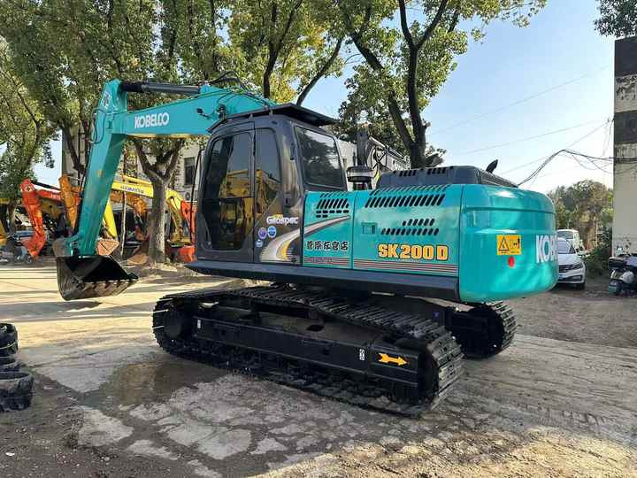 Used Japan Original Brand Kobelco Sk200-8 Excavator in High Quality for Sale High Working Efficiency - Escavadora de rastos: foto 4 Used Japan Original Brand Kobelco Sk200-8 Excavator in High Quality for Sale High Working Efficiency - Escavadora de rastos: foto 4