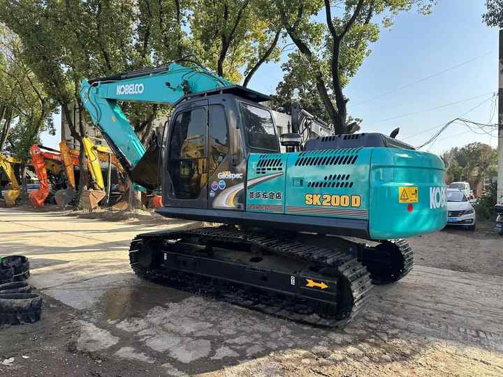 Used Japan Original Brand Kobelco Sk200-8 Excavator in High Quality for Sale High Working Efficiency - Escavadora de rastos: foto 3 Used Japan Original Brand Kobelco Sk200-8 Excavator in High Quality for Sale High Working Efficiency - Escavadora de rastos: foto 3