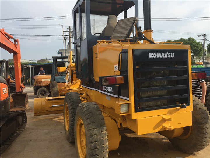 Used Komatsu GD305 Motor Grader Cheap Price Komatsu Road Grader GD305 Good Condition in China - Motoniveladora: foto 4 Used Komatsu GD305 Motor Grader Cheap Price Komatsu Road Grader GD305 Good Condition in China - Motoniveladora: foto 4