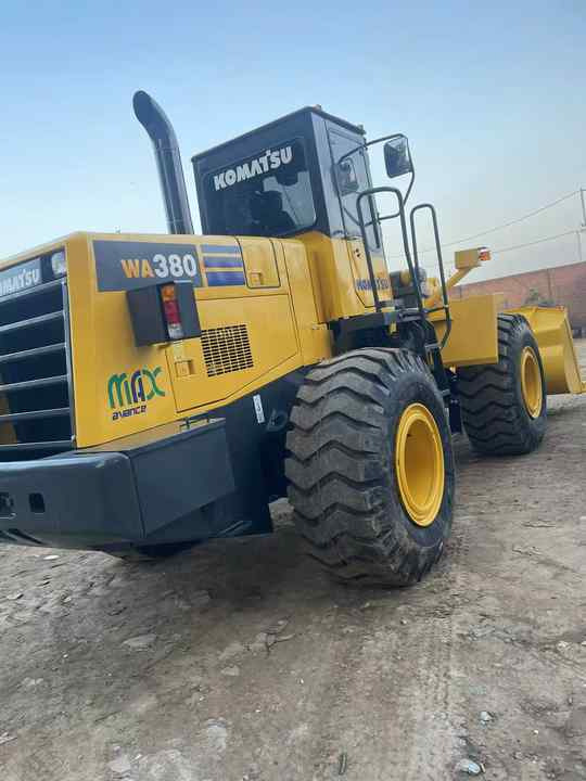 Used Komatsu WA380-3 Front Loader in Very Good Condition Strong Power komatsu 380 Wheel Loader Low Price Hot Sale - Carregadeira de rodas: foto 5 Used Komatsu WA380-3 Front Loader in Very Good Condition Strong Power komatsu 380 Wheel Loader Low Price Hot Sale - Carregadeira de rodas: foto 5