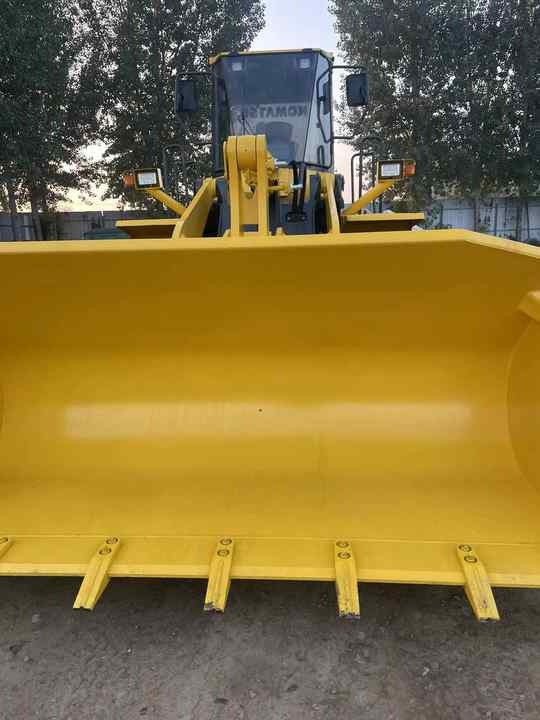 Used Komatsu WA380-3 Front Loader in Very Good Condition Strong Power komatsu 380 Wheel Loader Low Price Hot Sale - Carregadeira de rodas: foto 3 Used Komatsu WA380-3 Front Loader in Very Good Condition Strong Power komatsu 380 Wheel Loader Low Price Hot Sale - Carregadeira de rodas: foto 3