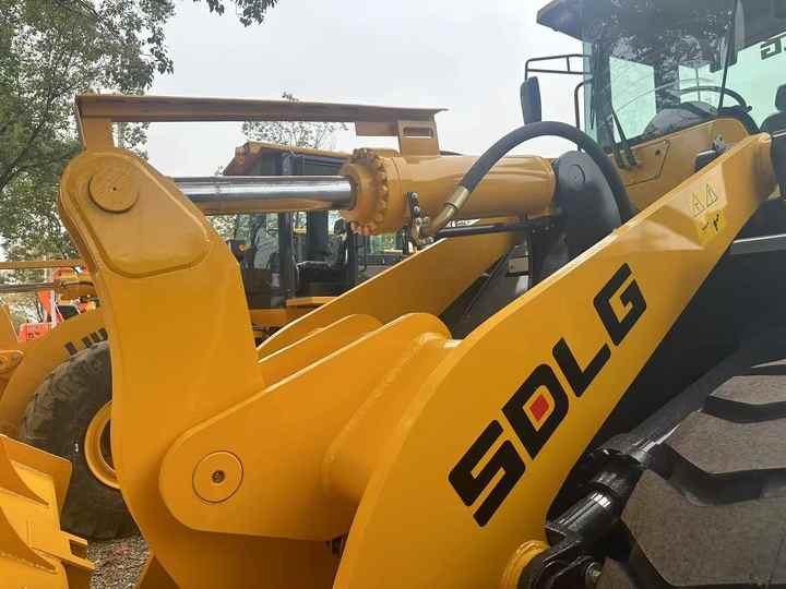 Used Road Construction Equipment SDLG LG956L Wheel Loader Second Hand SDLG 936 LG 953 LG958F 956L for Sale - Carregadeira de rodas: foto 4 Used Road Construction Equipment SDLG LG956L Wheel Loader Second Hand SDLG 936 LG 953 LG958F 956L for Sale - Carregadeira de rodas: foto 4