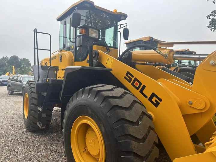 Used Road Construction Equipment SDLG LG956L Wheel Loader Second Hand SDLG 936 LG 953 LG958F 956L for Sale - Carregadeira de rodas: foto 2 Used Road Construction Equipment SDLG LG956L Wheel Loader Second Hand SDLG 936 LG 953 LG958F 956L for Sale - Carregadeira de rodas: foto 2