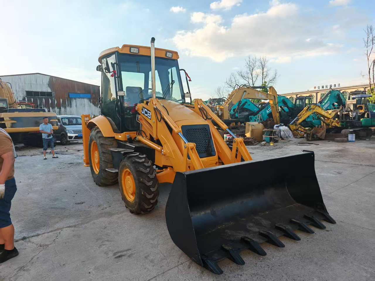 Used Second-hand Backhoe JCB 3CX - Retroescavadeira: foto 1 Used Second-hand Backhoe JCB 3CX - Retroescavadeira: foto 1