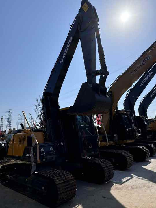 Used Volvo 14 Tonne Crawler Excavator Volvo Ec140 Excavator Good Condition Low Price Good Quality for Sale - Escavadora de rastos: foto 2 Used Volvo 14 Tonne Crawler Excavator Volvo Ec140 Excavator Good Condition Low Price Good Quality for Sale - Escavadora de rastos: foto 2