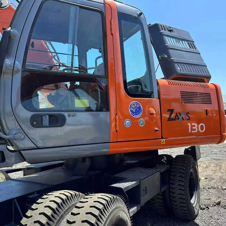 Used Wheel Excavator Hitachi ZX 130W Made in Japan 13ton Hitachi Zx130w Wheel Excavator Price Used Hitachi Zx130 Excavator SALE - Escavadeira: foto 1 Used Wheel Excavator Hitachi ZX 130W Made in Japan 13ton Hitachi Zx130w Wheel Excavator Price Used Hitachi Zx130 Excavator SALE - Escavadeira: foto 1