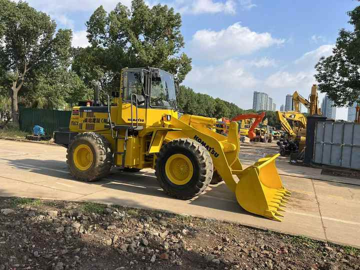Used komatsu Wa320-3 Wheel Loader Second Hand Machine Popular Brand komatsu Hydraulic Machinery - Carregadeira de rodas: foto 2 Used komatsu Wa320-3 Wheel Loader Second Hand Machine Popular Brand komatsu Hydraulic Machinery - Carregadeira de rodas: foto 2