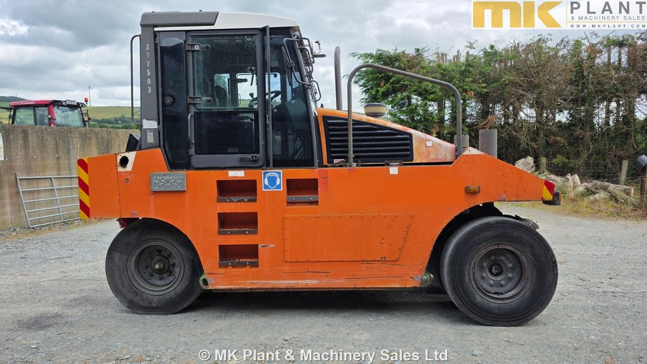 BOMAG BW24R (Stavostroj VP2400 / Ammann AP2400) - Compactador de pneus: foto 4 BOMAG BW24R (Stavostroj VP2400 / Ammann AP2400) - Compactador de pneus: foto 4