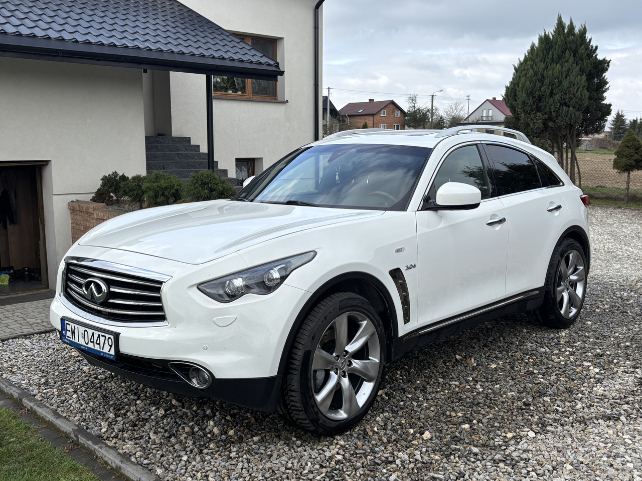 Infiniti QX70 FX30 Diesel V6 Euro6 - SUV: foto 1 Infiniti QX70 FX30 Diesel V6 Euro6 - SUV: foto 1