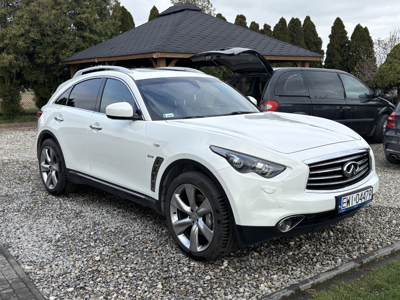 Infiniti QX70 FX30 Diesel V6 Euro6 - SUV: foto 3 Infiniti QX70 FX30 Diesel V6 Euro6 - SUV: foto 3