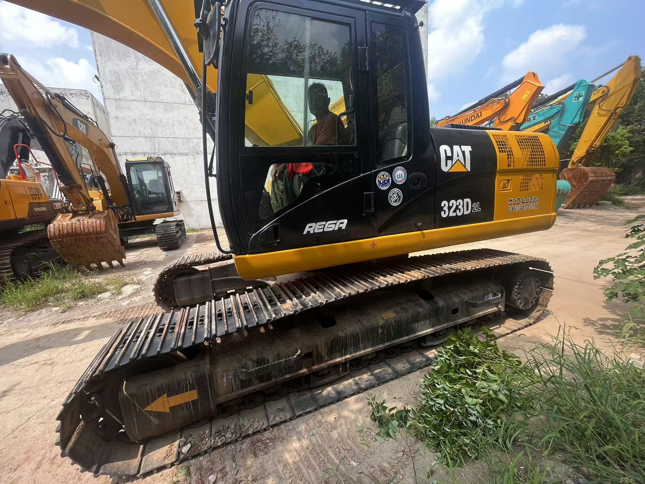 CATERPILLAR 323D2L - Escavadora de rastos: foto 3 CATERPILLAR 323D2L - Escavadora de rastos: foto 3