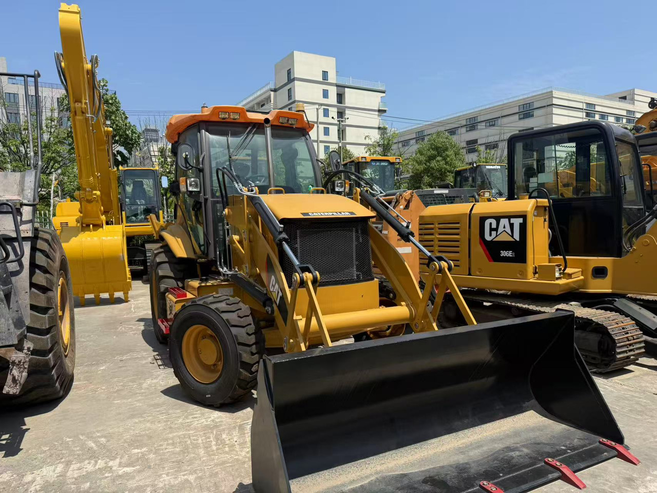 CATERPILLAR 420F - Retroescavadeira: foto 2 CATERPILLAR 420F - Retroescavadeira: foto 2