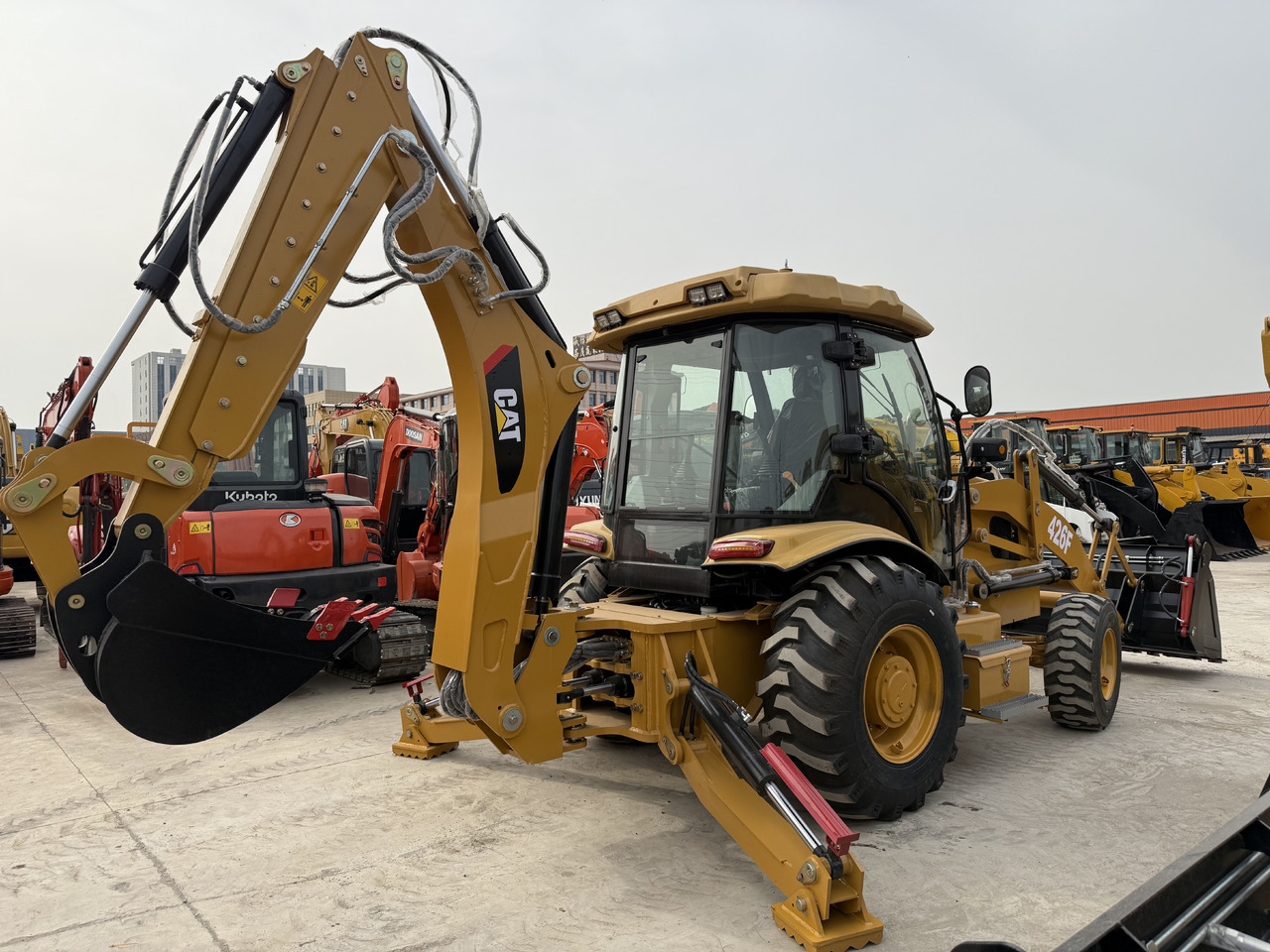 CATERPILLAR 426F - Retroescavadeira: foto 4 CATERPILLAR 426F - Retroescavadeira: foto 4