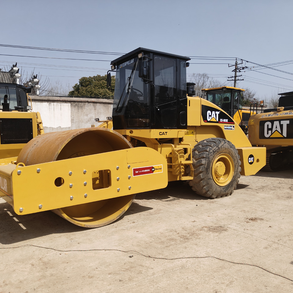 CATERPILLAR 683E - Compactador de asfalto: foto 4 CATERPILLAR 683E - Compactador de asfalto: foto 4