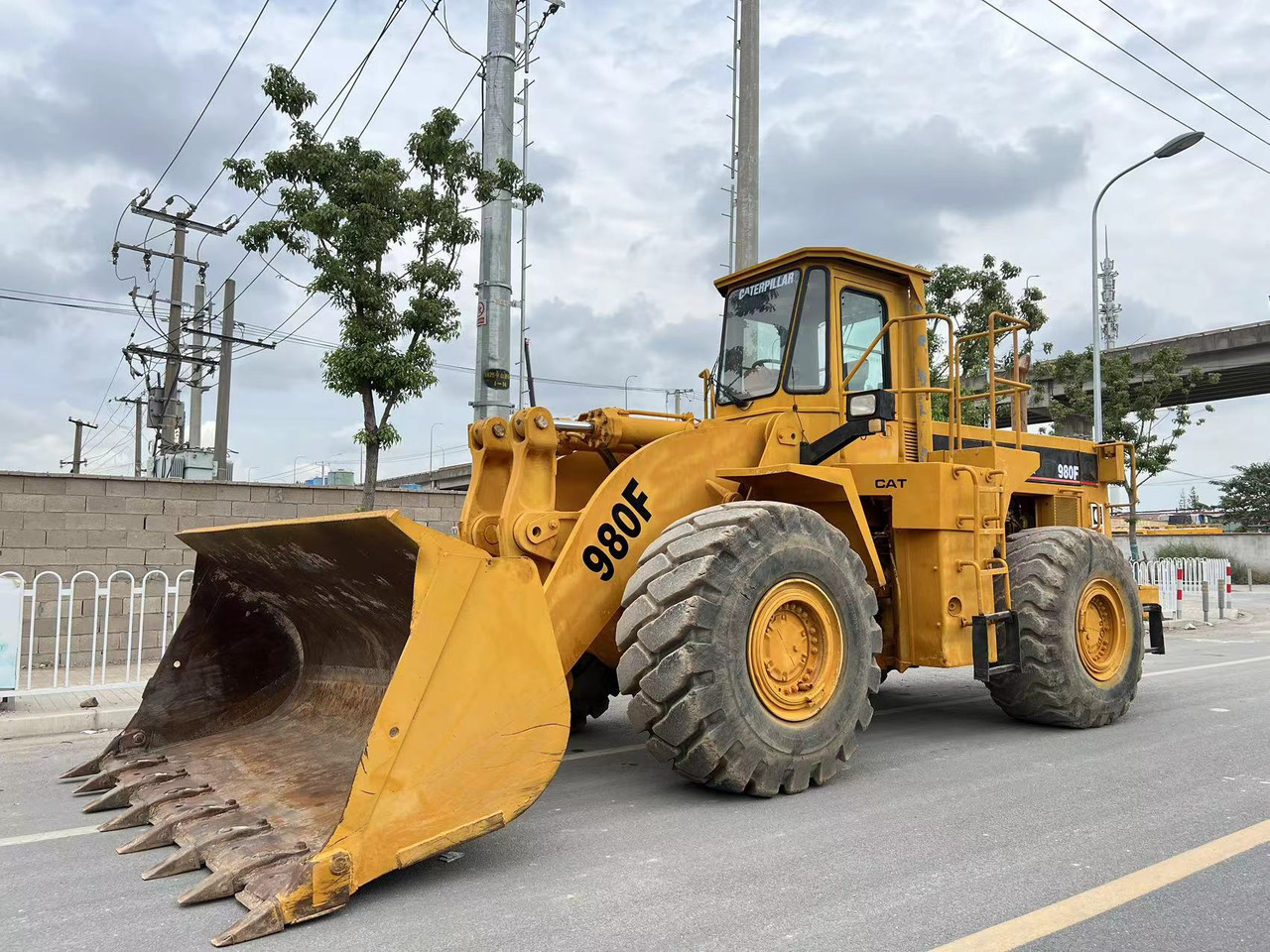CATERPILLAR 980F - Carregadeira de esteiras: foto 1 CATERPILLAR 980F - Carregadeira de esteiras: foto 1