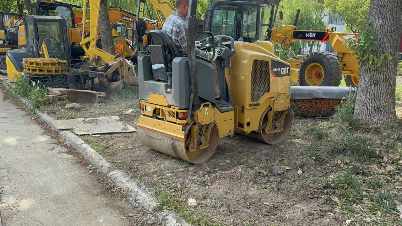 CATERPILLAR CB14B - Compactador de asfalto: foto 1 CATERPILLAR CB14B - Compactador de asfalto: foto 1