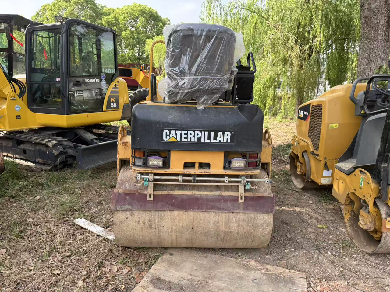 CATERPILLAR CB24B - Compactador de asfalto: foto 2 CATERPILLAR CB24B - Compactador de asfalto: foto 2