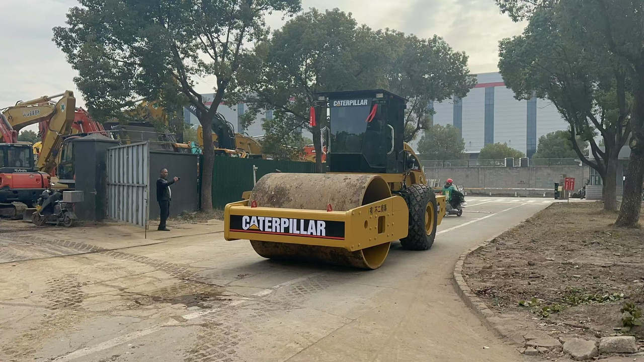 CATERPILLAR CS683E - Compactador de asfalto: foto 4 CATERPILLAR CS683E - Compactador de asfalto: foto 4