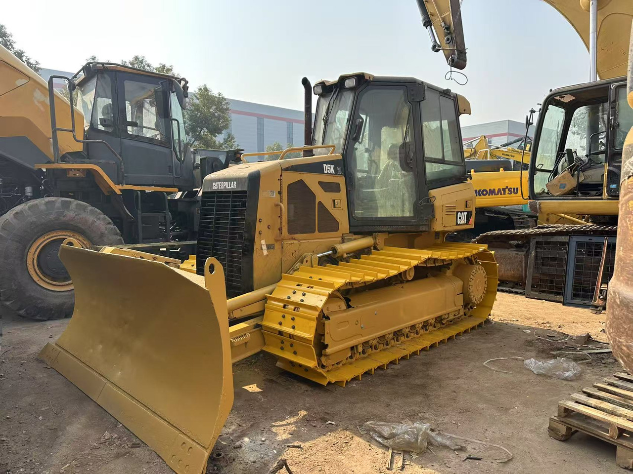 CATERPILLAR D5K - Buldôzer: foto 1 CATERPILLAR D5K - Buldôzer: foto 1