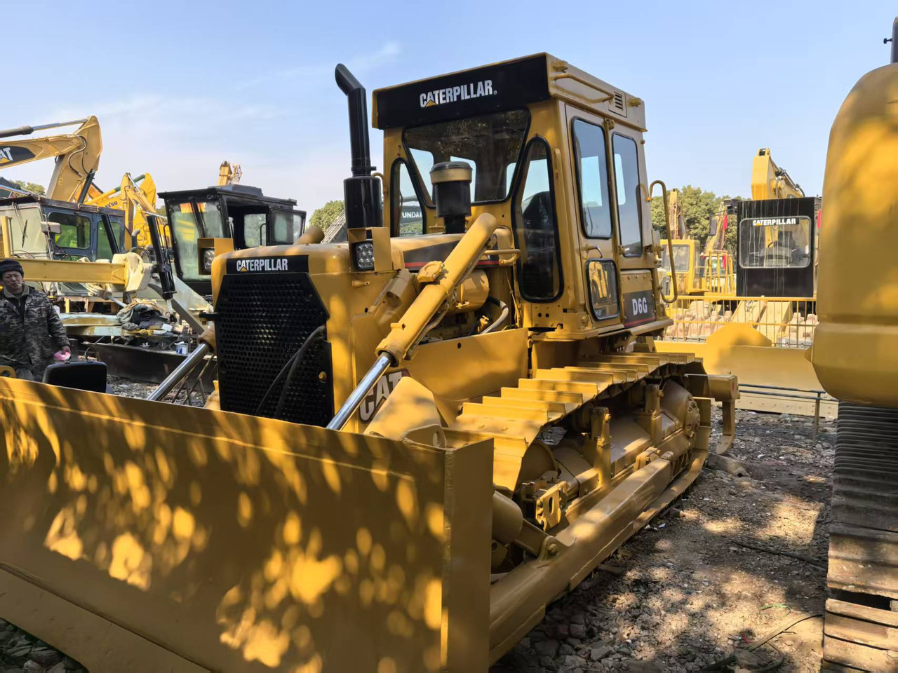 CATERPILLAR D6G - Buldôzer: foto 2 CATERPILLAR D6G - Buldôzer: foto 2