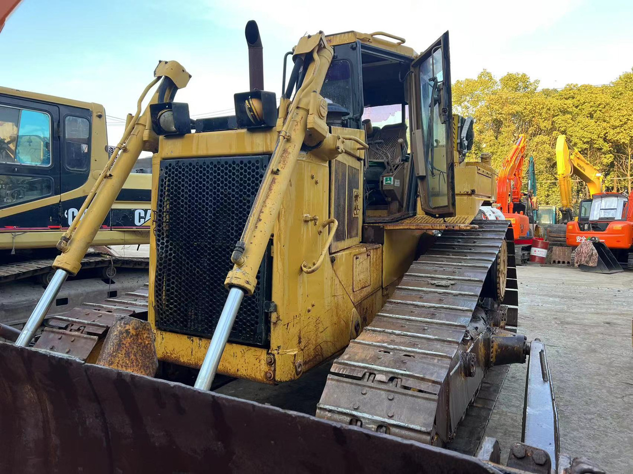 CATERPILLAR D6H - Buldôzer: foto 4 CATERPILLAR D6H - Buldôzer: foto 4