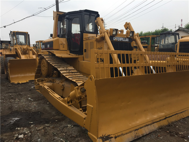 CATERPILLAR D7H - Buldôzer: foto 1 CATERPILLAR D7H - Buldôzer: foto 1