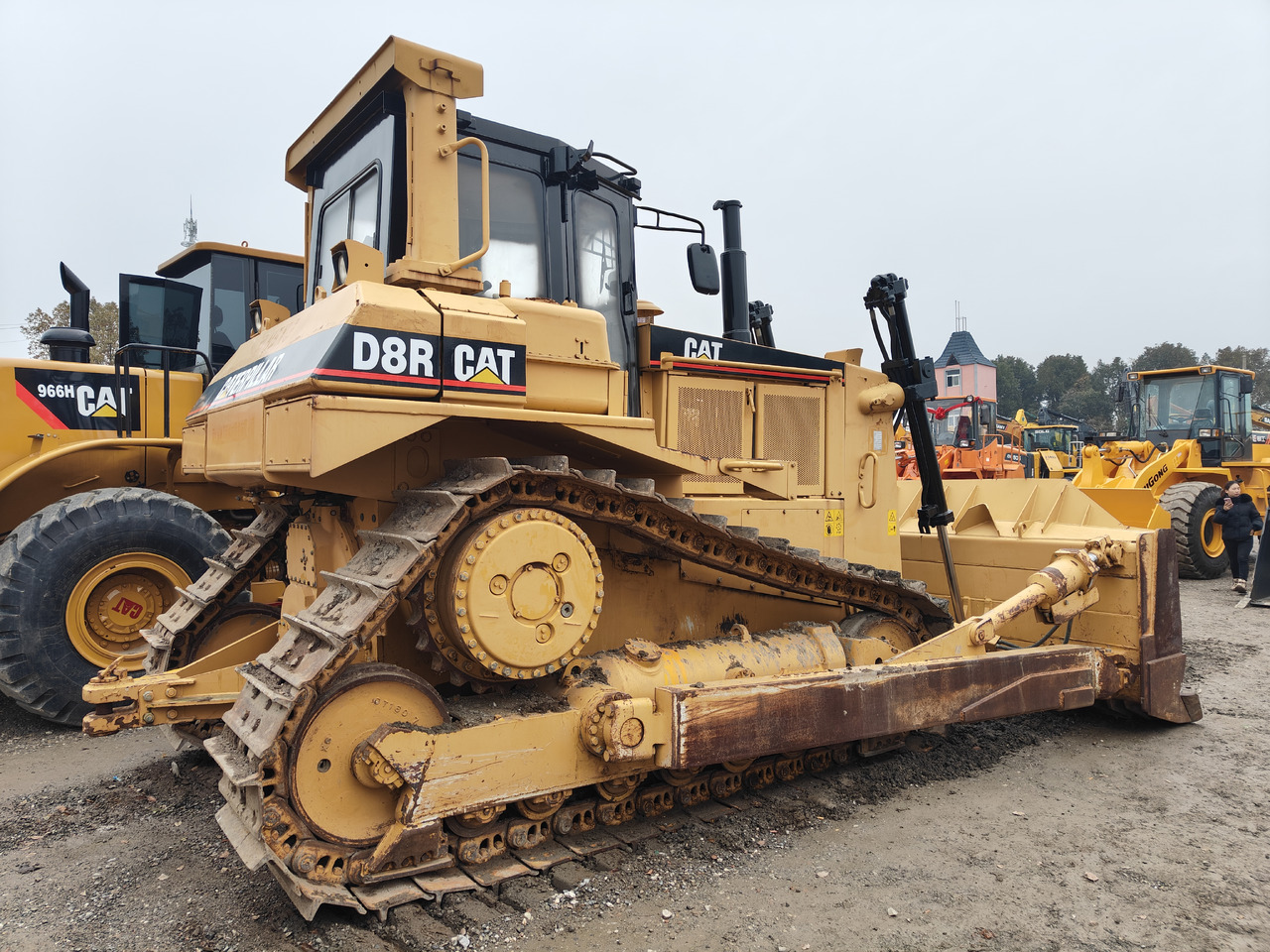 CATERPILLAR D8R - Buldôzer: foto 1 CATERPILLAR D8R - Buldôzer: foto 1
