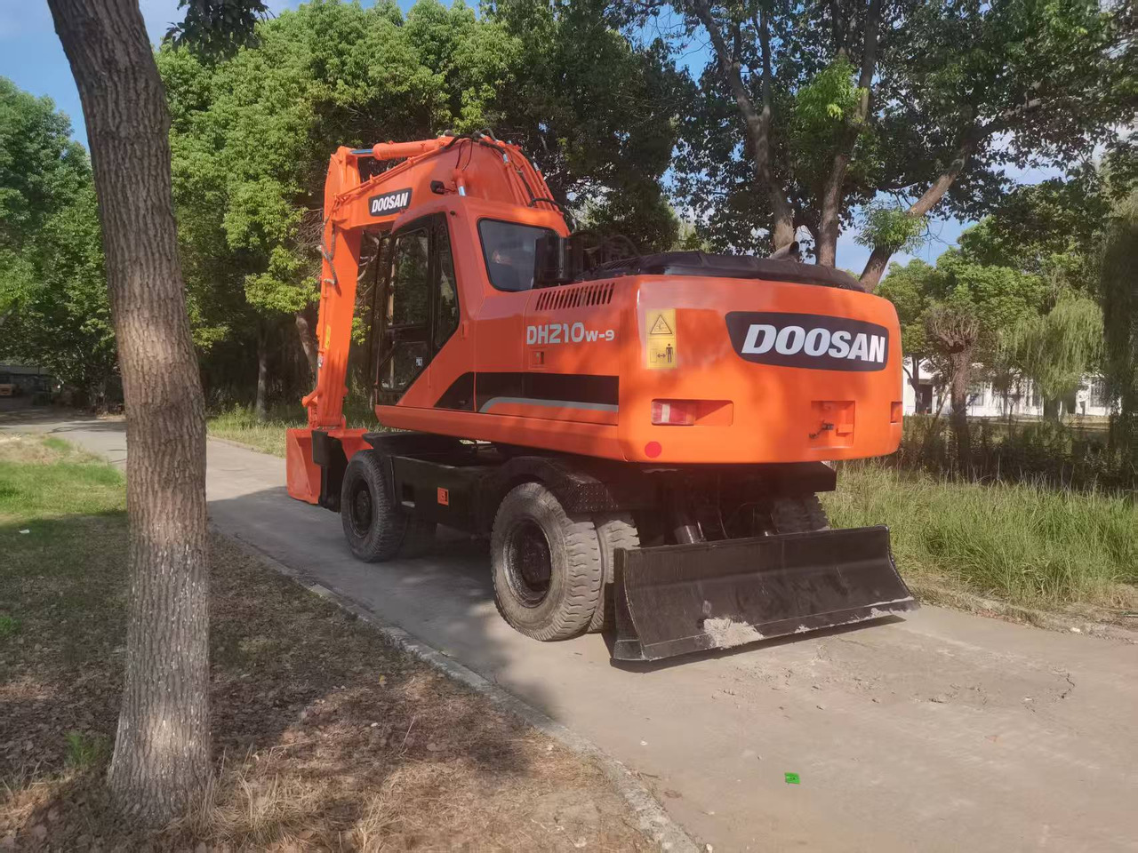 DOOSAN DH210W-9C - Escavadeira de rodas: foto 3 DOOSAN DH210W-9C - Escavadeira de rodas: foto 3