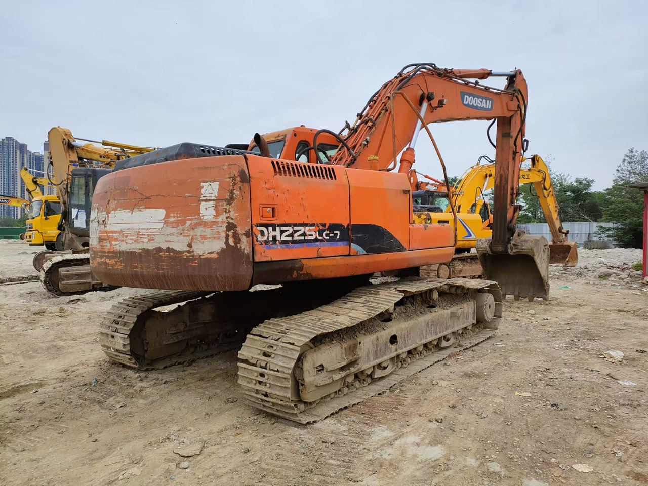 DOOSAN DH225LC-7 - Escavadora de rastos: foto 1 DOOSAN DH225LC-7 - Escavadora de rastos: foto 1