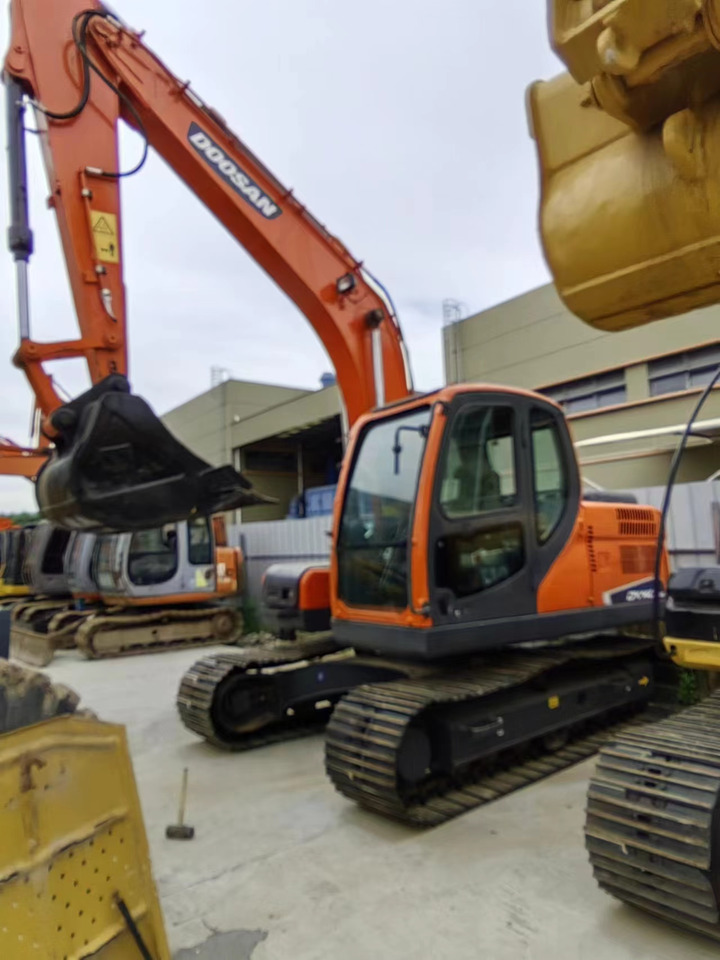 DOOSAN DX140-9C - Escavadora de rastos: foto 4 DOOSAN DX140-9C - Escavadora de rastos: foto 4