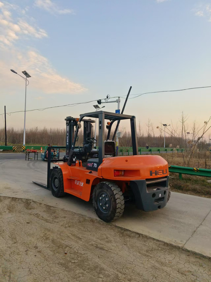 HELI 7-ton - Empilhadeira a diesel: foto 1 HELI 7-ton - Empilhadeira a diesel: foto 1