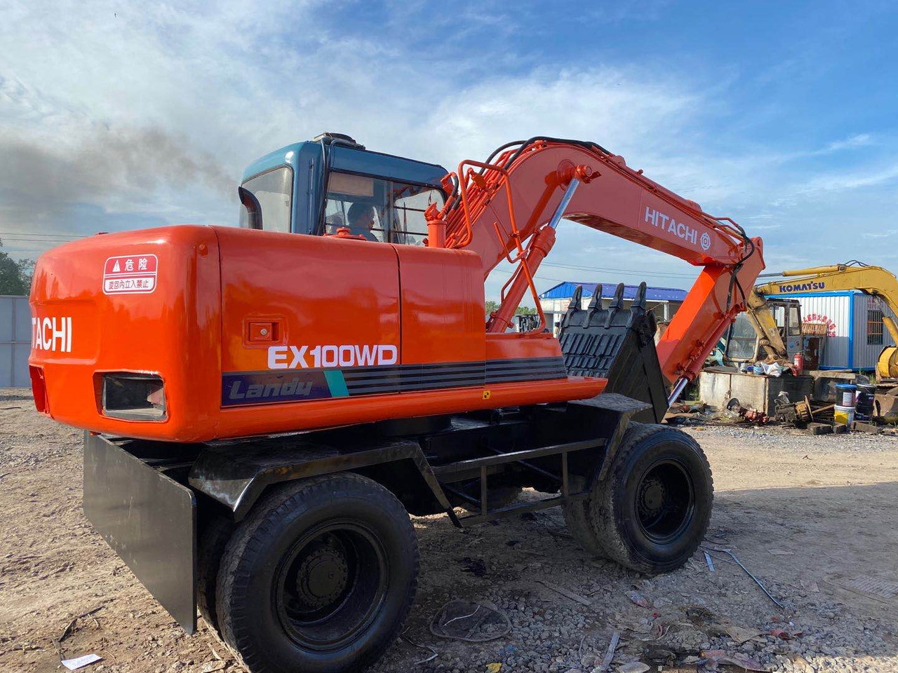 HITACHI EX100WD - Escavadeira de rodas: foto 3 HITACHI EX100WD - Escavadeira de rodas: foto 3
